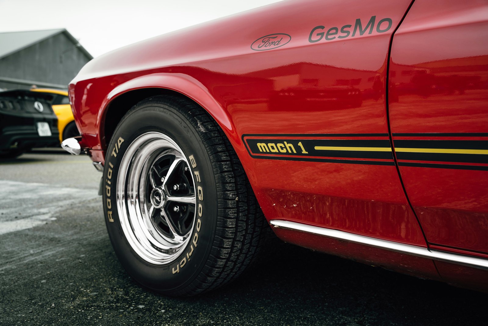 Bremsscheibe und Radnabe eines Autos